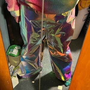 Holographic Bellbottoms